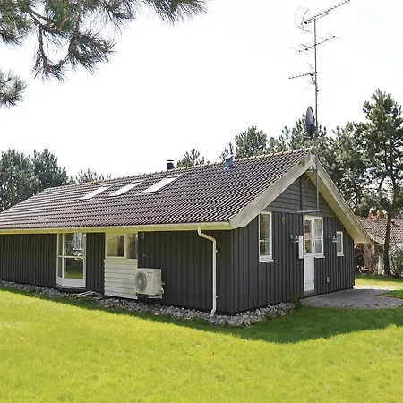 Three-bedroom Holiday Graested With A Fireplace 01 *
